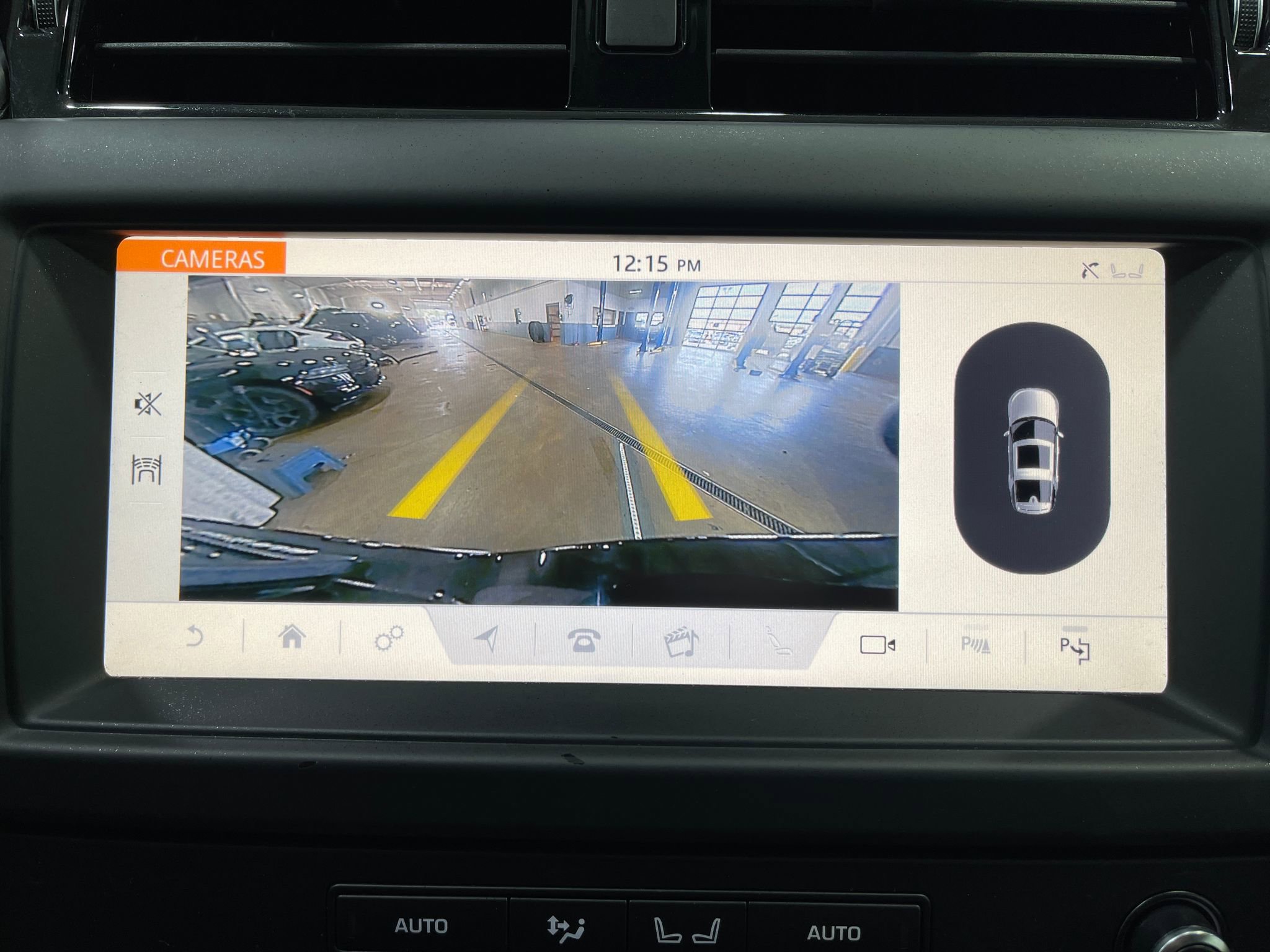 Used 2020 Land Rover Discovery Landmark AWD/4WD image 10