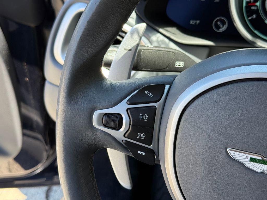 Used 2021 Aston Martin V8 Vantage Roadster RWD image 31