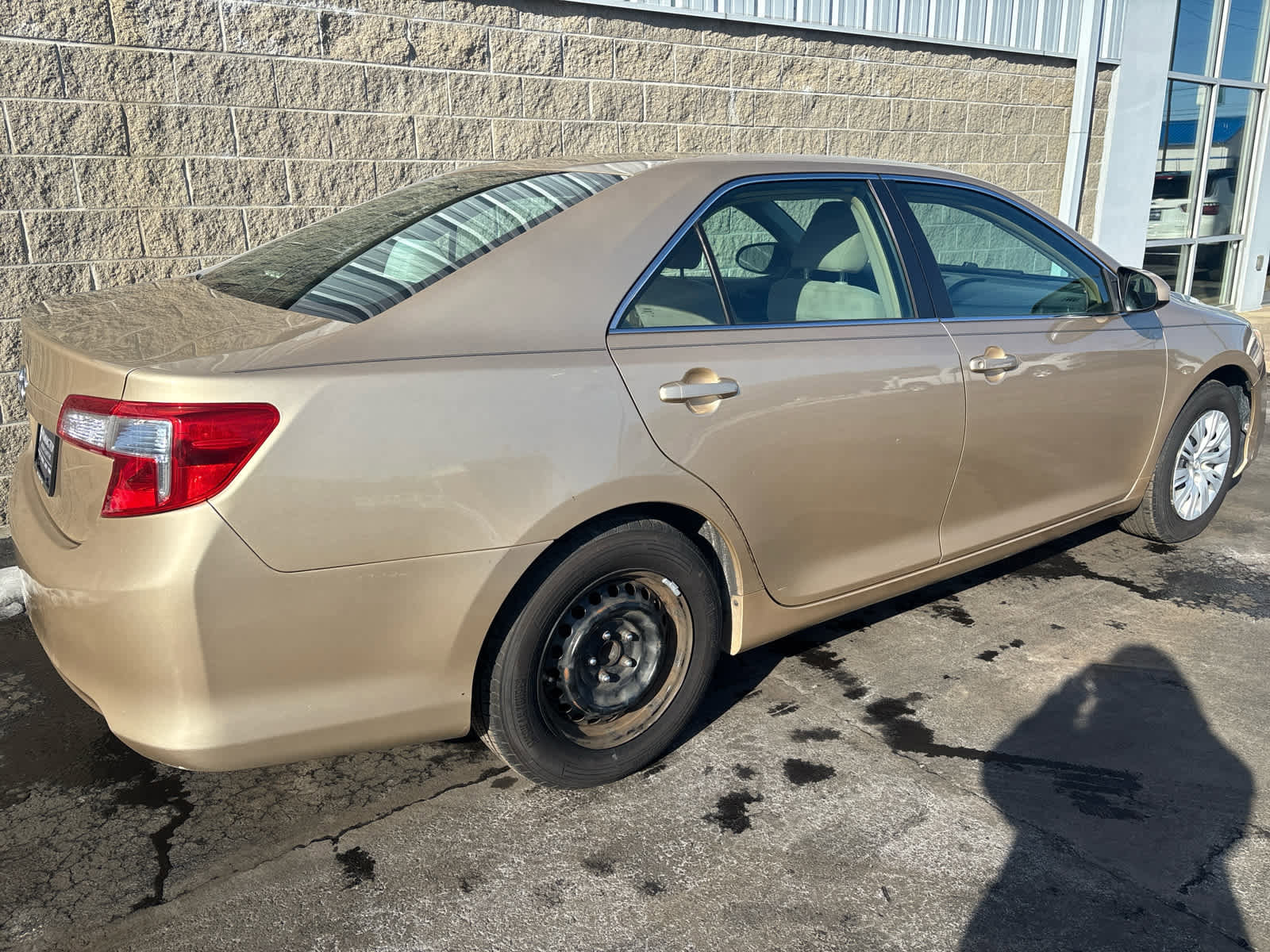Used 2012 Toyota Camry L image 3