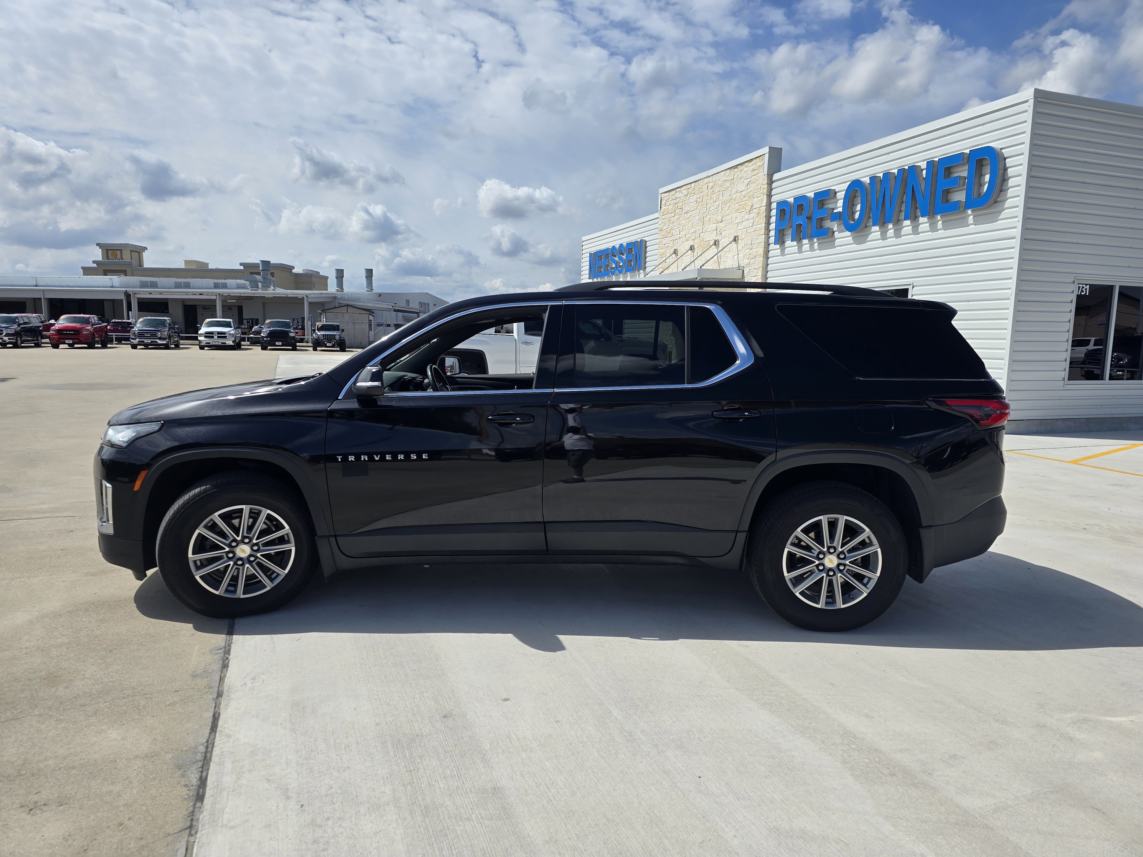 Used 2023 Chevrolet Traverse LT w/ LPO, Floor Liner Package image 6