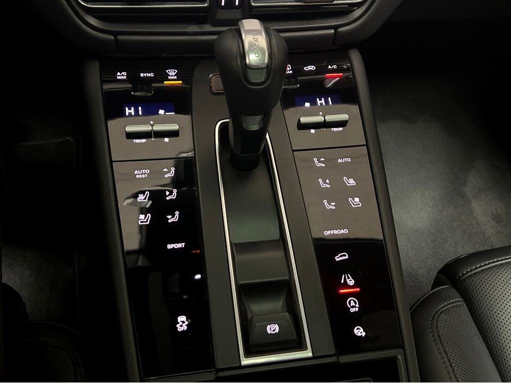 Used 2023 Porsche Macan image 17