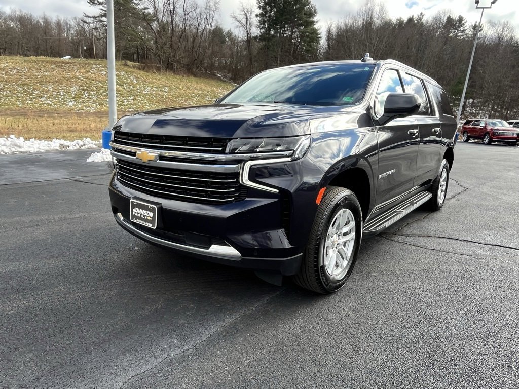 Used 2024 Chevrolet Suburban LT image 29