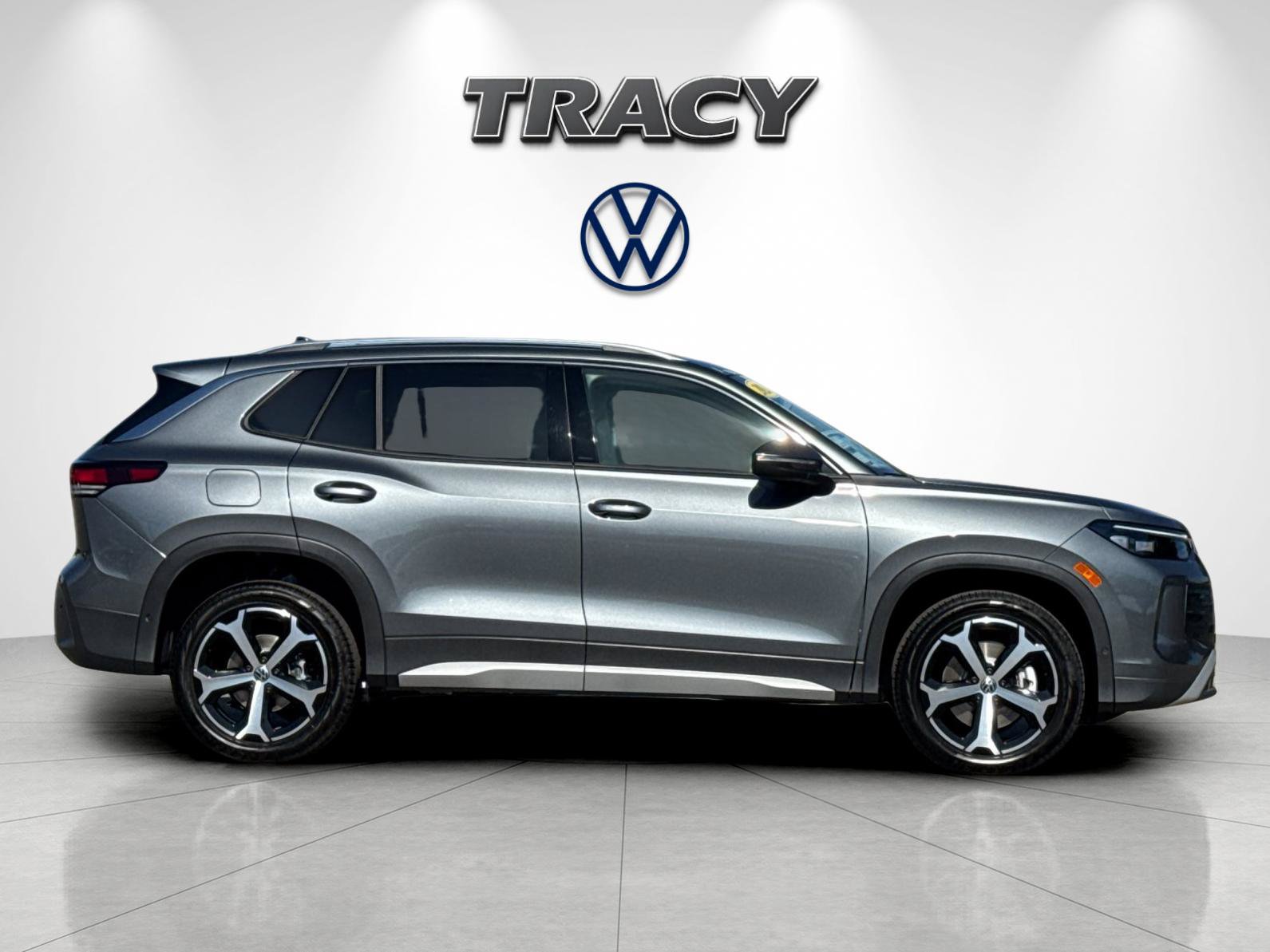 New 2026 Volkswagen Tiguan SE AWD/4WD image 3