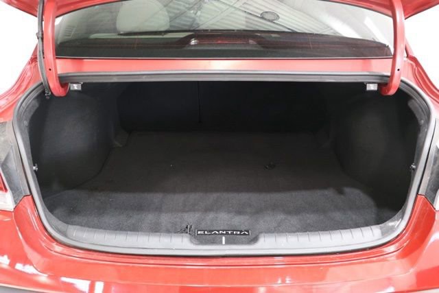 Certified 2025 Hyundai Elantra Limited image 33