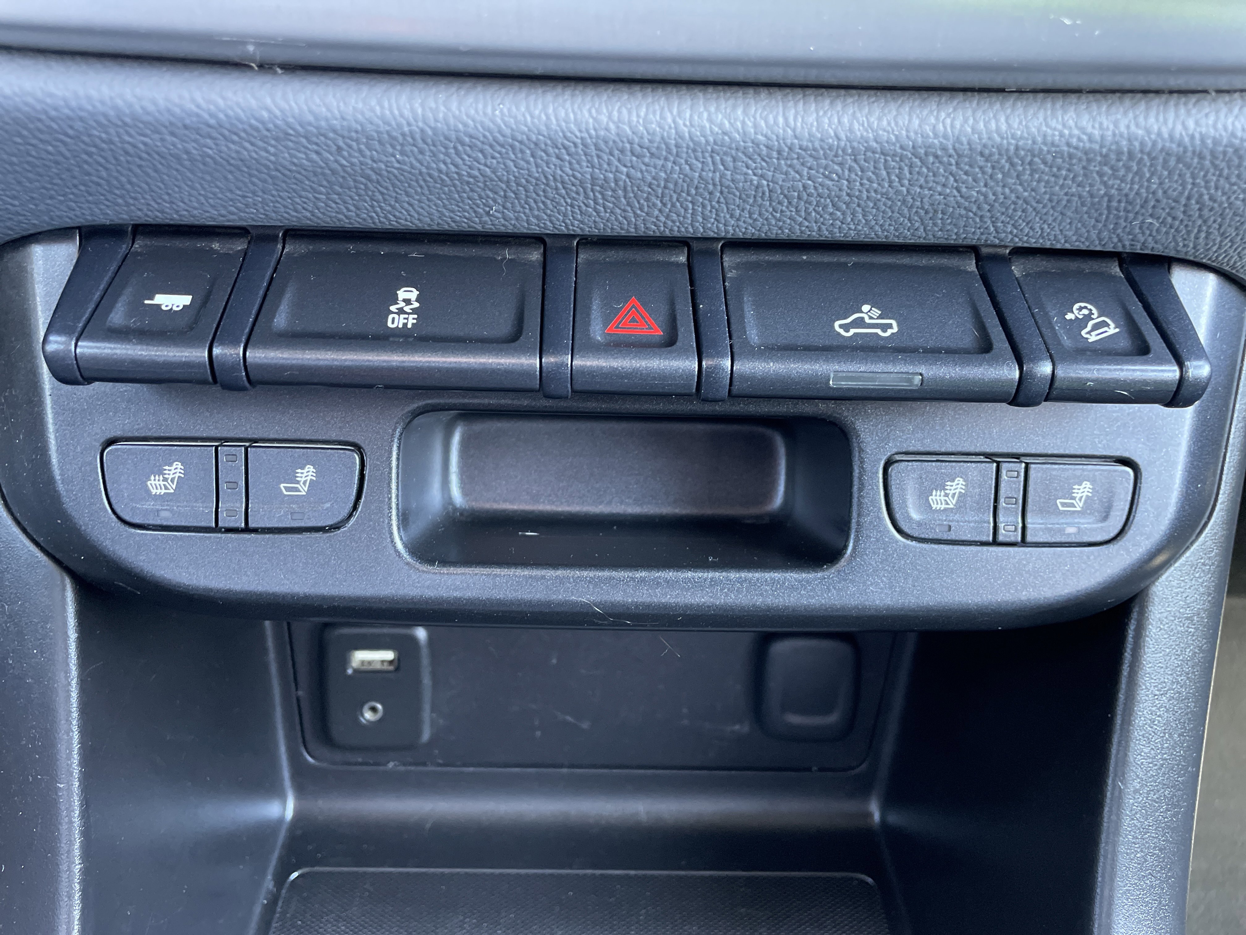 Used 2017 Chevrolet Colorado Z71 AWD/4WD image 31