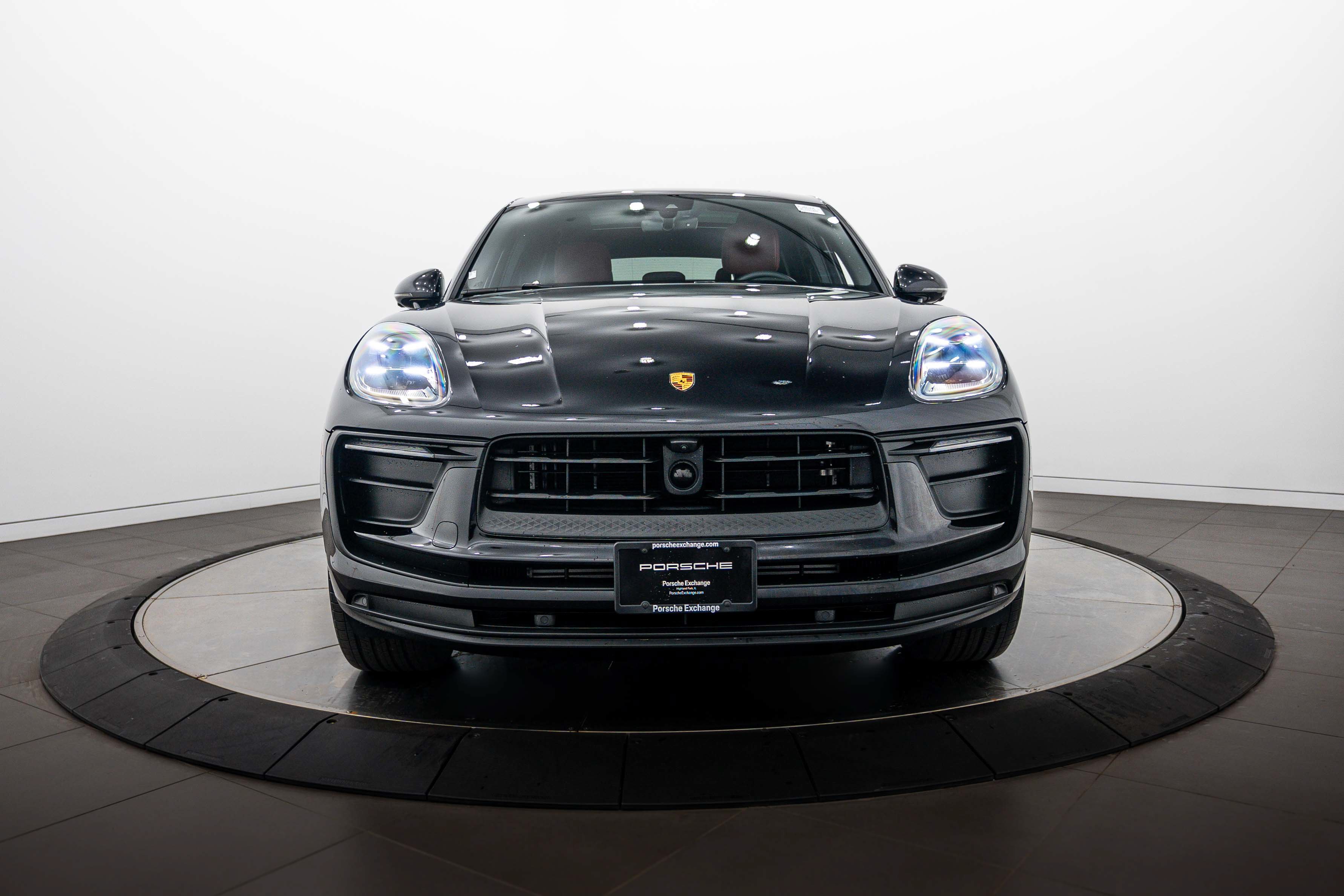 Certified 2026 Porsche Macan AWD/4WD image 10