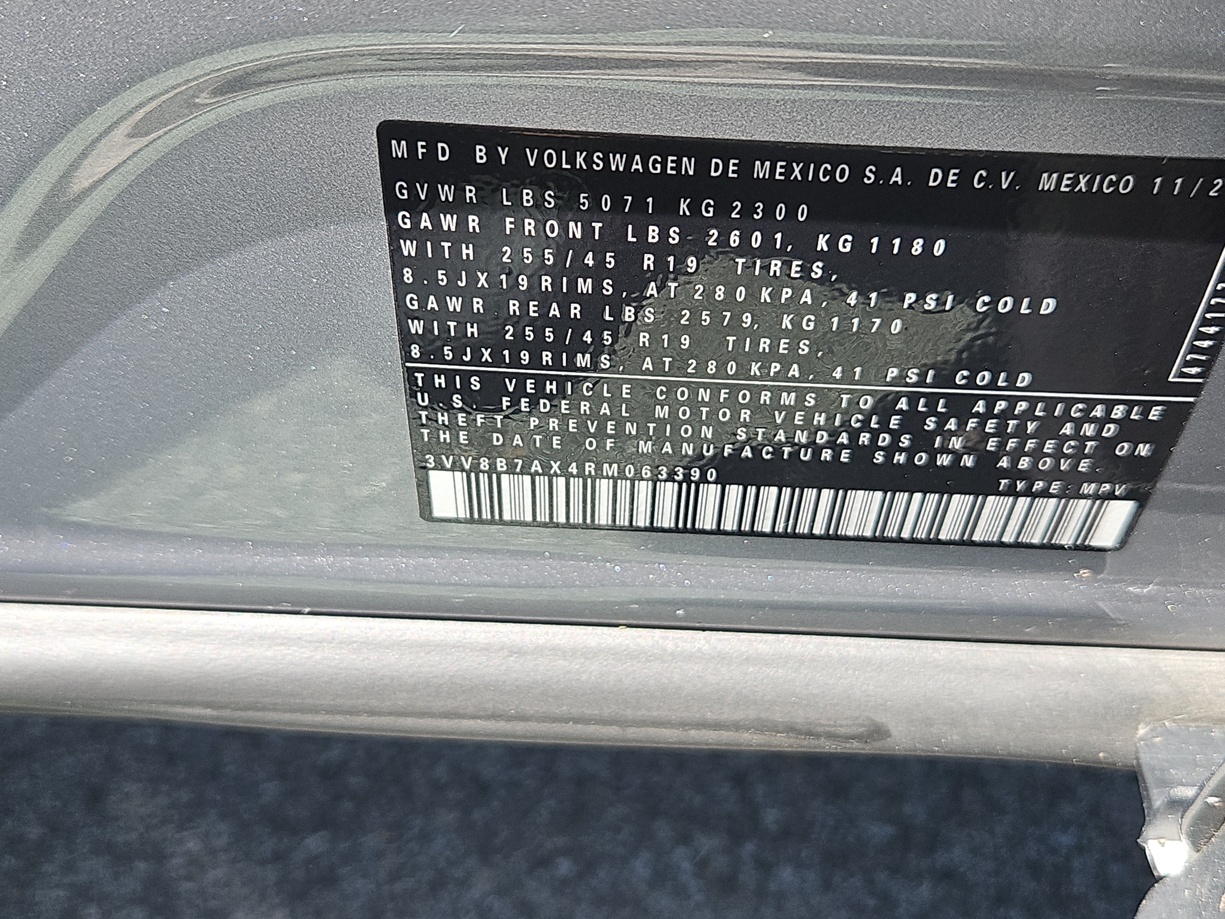 Certified 2024 Volkswagen Tiguan SE R-Line AWD/4WD image 35