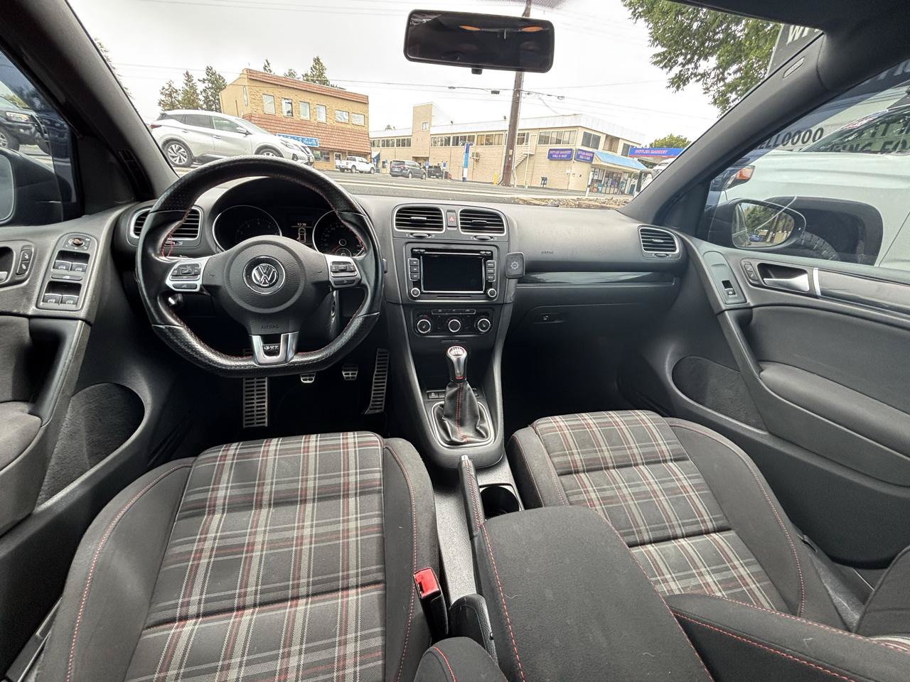 Used 2012 Volkswagen Golf 4-Door FWD image 12