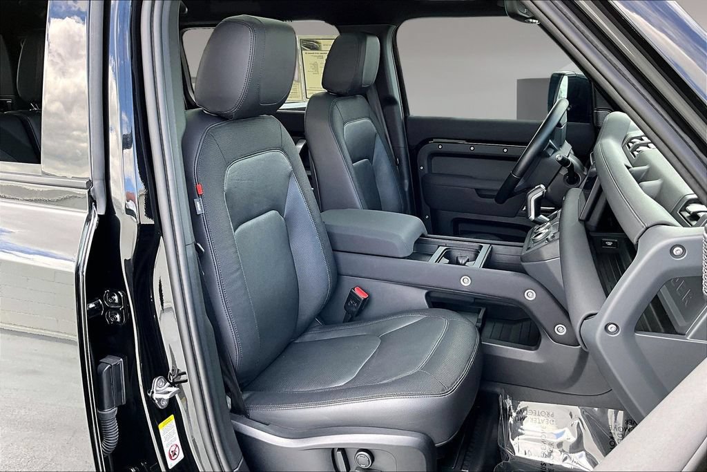 Certified 2023 Land Rover Defender 110 X-Dynamic SE AWD/4WD image 28