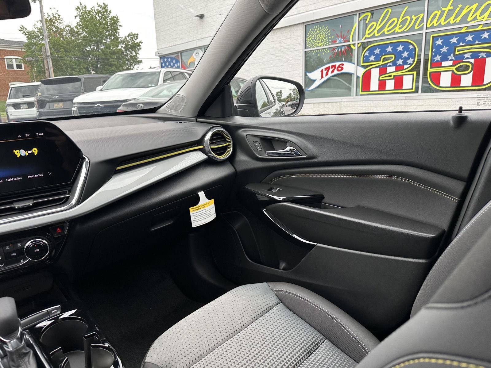 New 2026 Chevrolet Trax LT w/ Sunroof Package FWD image 16