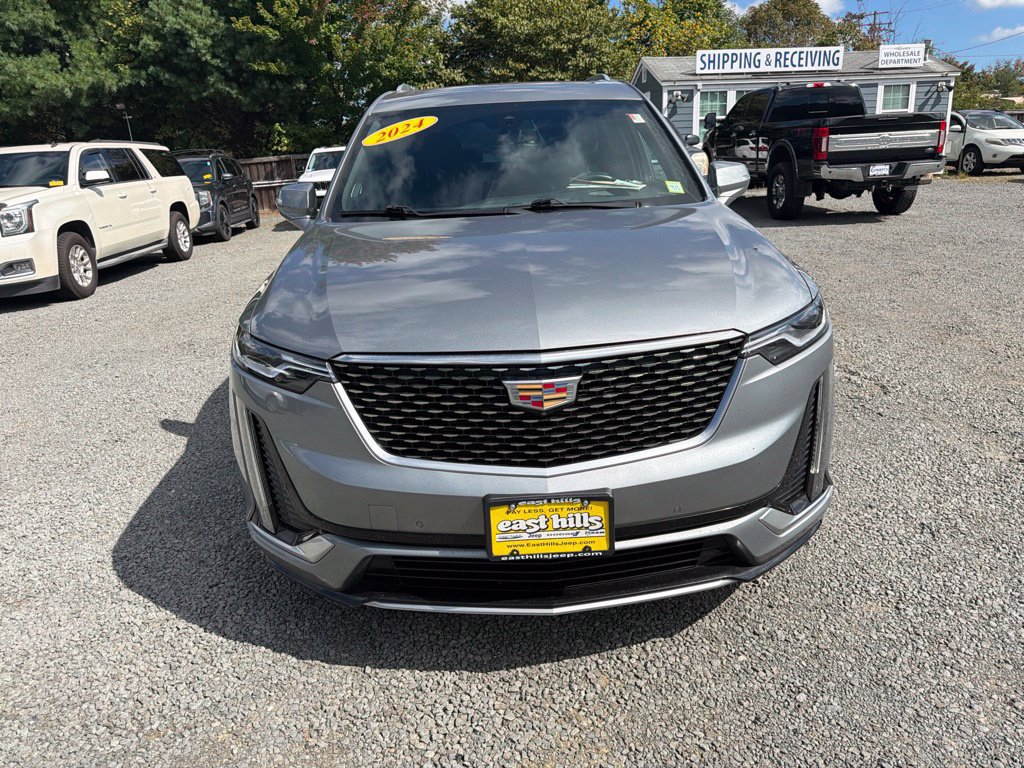 Used 2024 Cadillac XT6 Premium Luxury w/ Technology Package AWD/4WD image 2