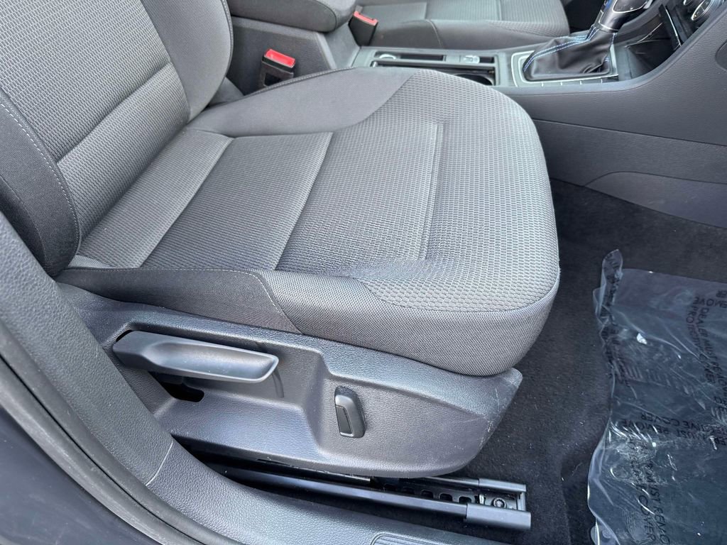 Used 2019 Volkswagen e-Golf SE w/ Driver Assistance Package image 15