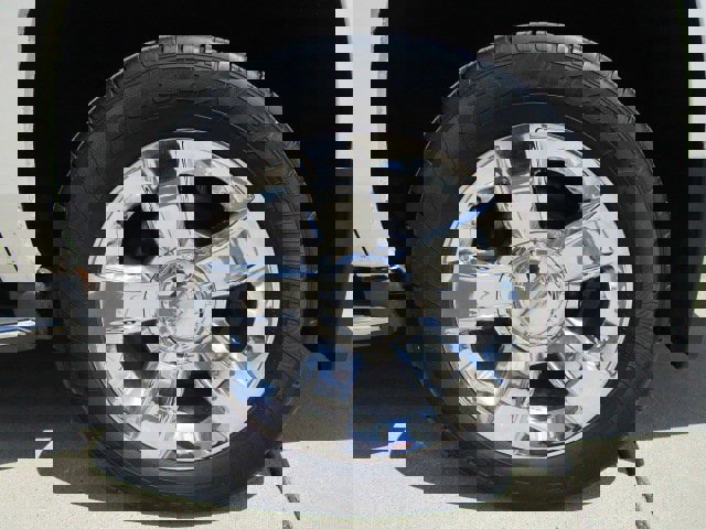 Used 2015 Chevrolet Suburban LTZ image 9