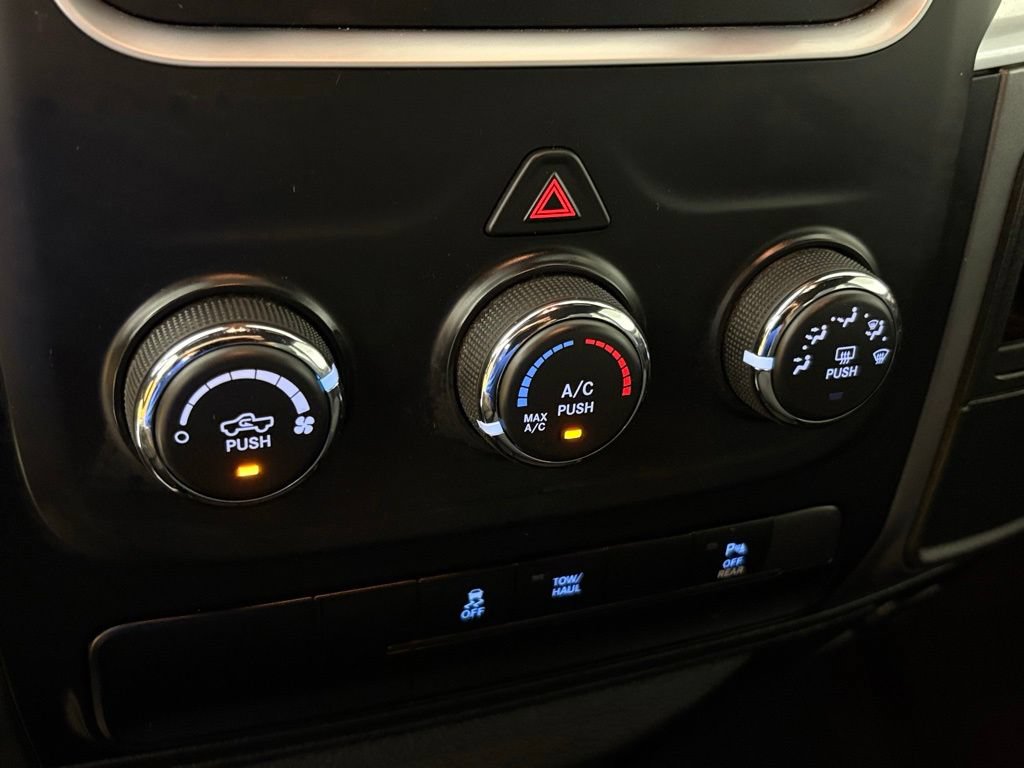 Used 2024 RAM 1500 Warlock AWD/4WD image 32