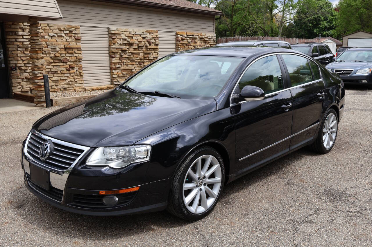 Used 2008 Volkswagen Passat VR6 FWD image 4