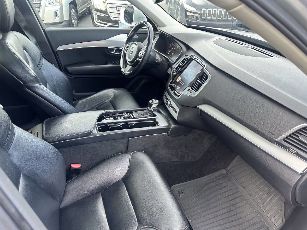 Used 2016 Volvo XC90 T5 Momentum image 23