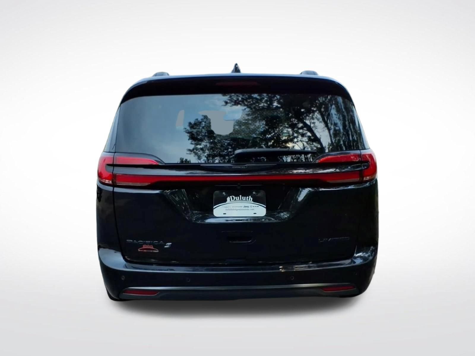 Used 2026 Chrysler Pacifica Limited w/ S Appearance Package FWD image 4