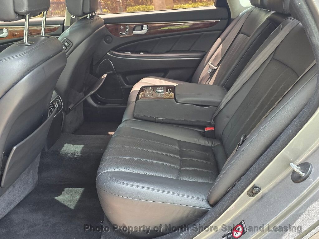Used 2013 Hyundai Equus Signature RWD image 17