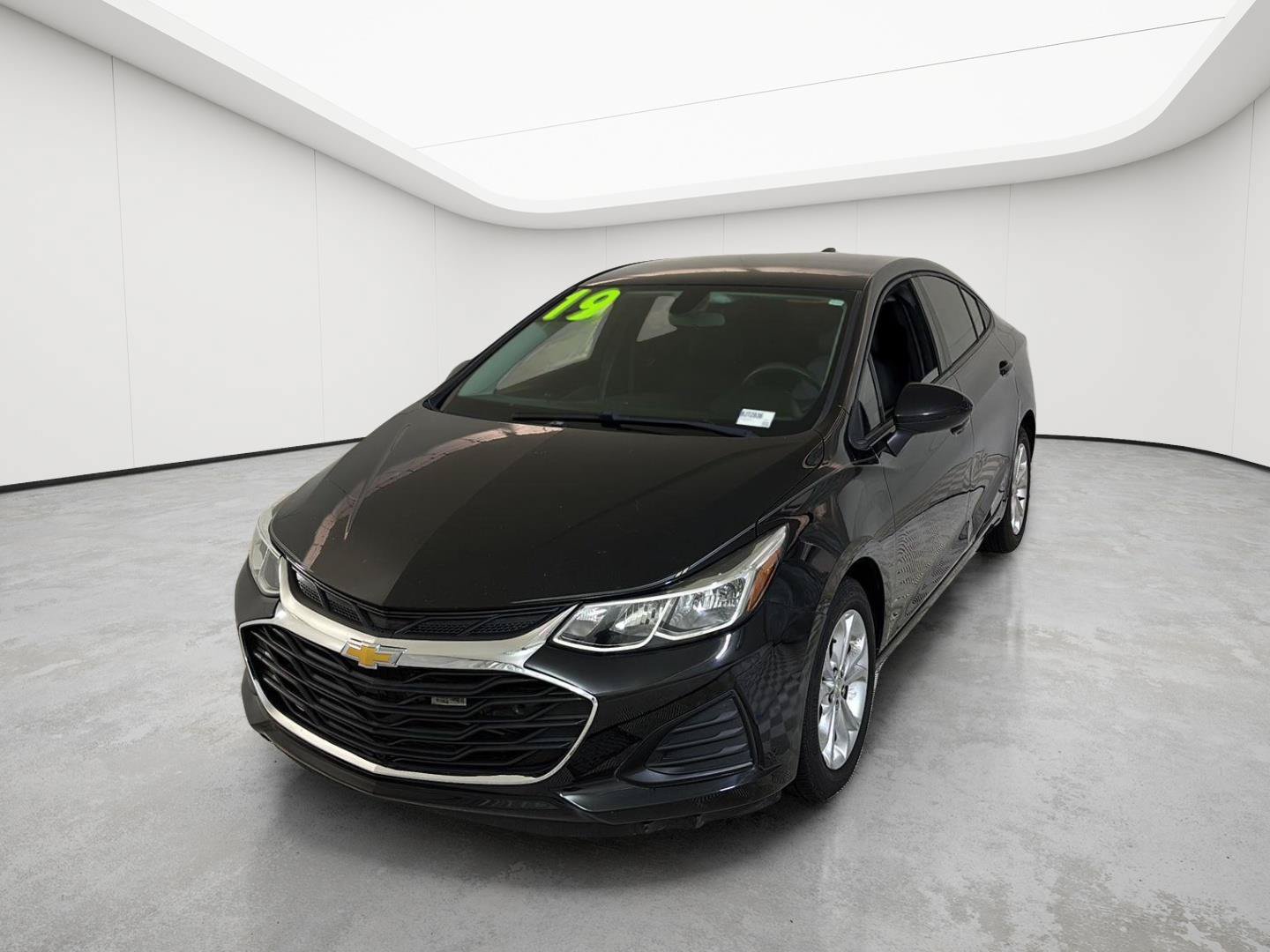 Used 2019 Chevrolet Cruze LS w/ LS Convenience Package FWD image 3
