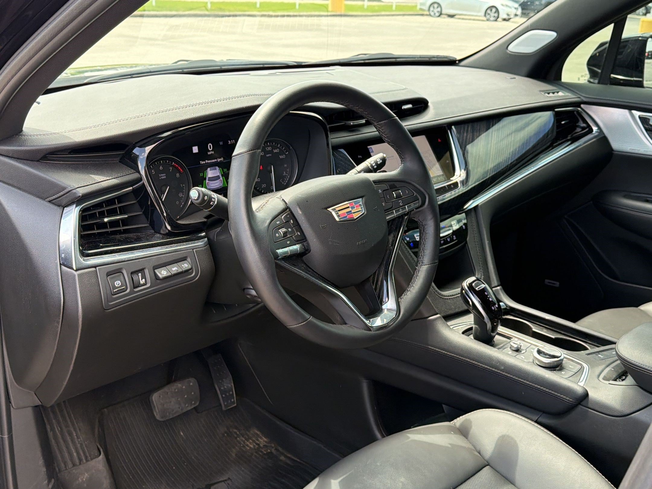 Used 2024 Cadillac XT6 Premium Luxury w/ Technology Package FWD image 4