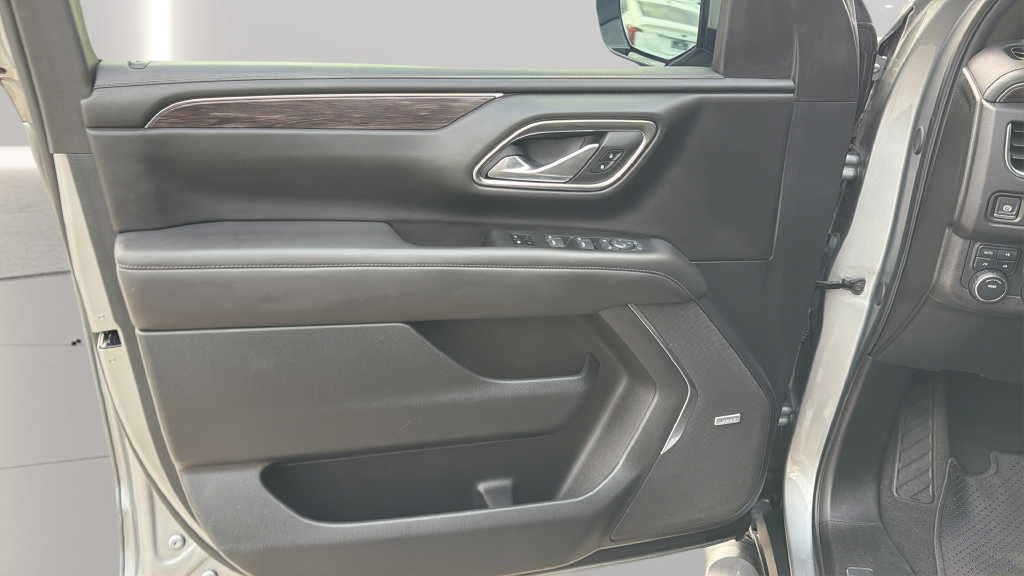 Used 2024 Chevrolet Tahoe Z71 w/ Luxury Package AWD/4WD image 9