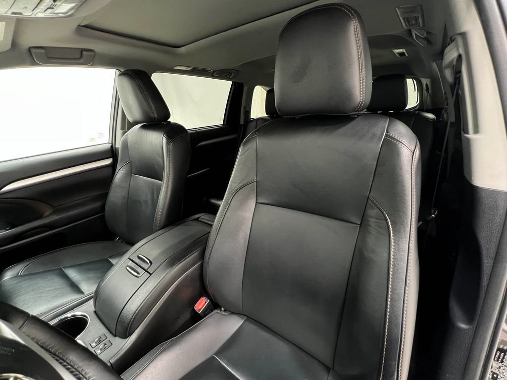 Used 2019 Toyota Highlander XLE AWD/4WD image 15