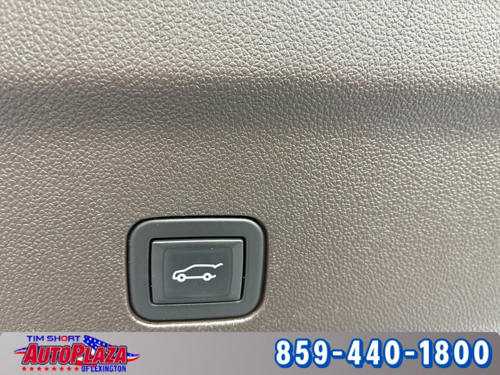 Used 2021 Chevrolet Tahoe Z71 w/ Z71 Off-Road Package AWD/4WD image 18
