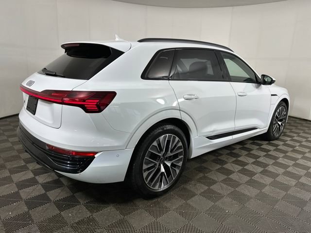 Used 2024 Audi Q8 e-tron Premium Plus w/ Premium Plus Package image 3