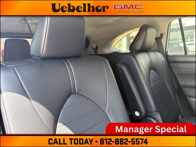 Used 2023 Toyota Highlander XLE FWD image 5