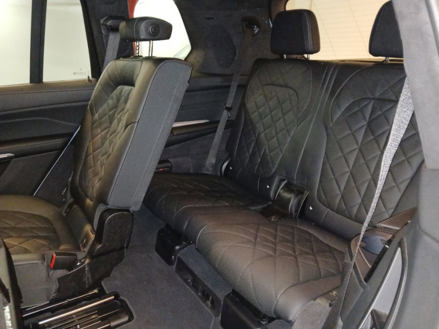 Used 2024 BMW X7 xDrive40i w/ M Sport Package image 23