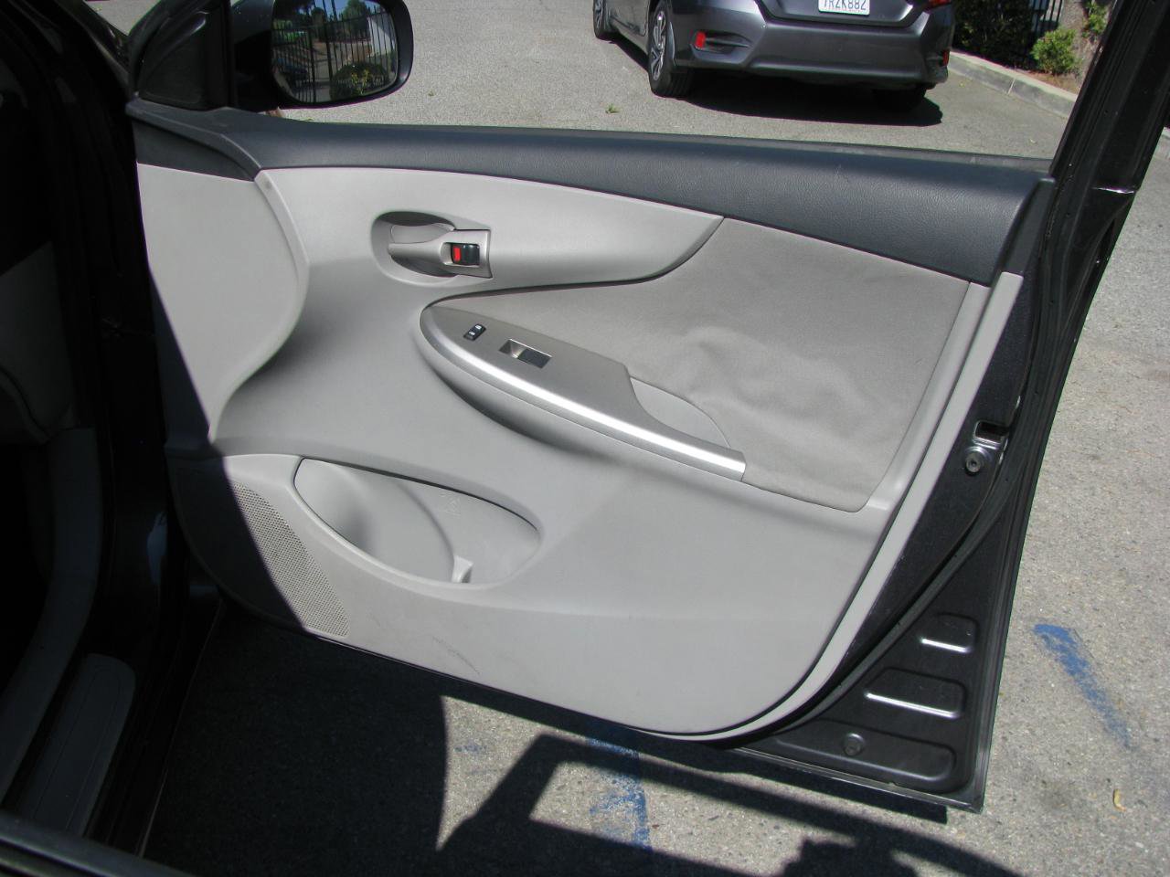 Used 2011 Toyota Corolla LE image 12