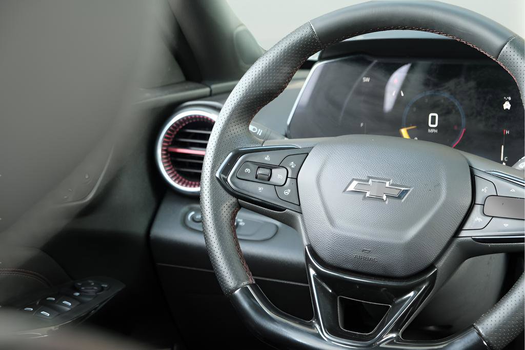 Used 2025 Chevrolet Trax RS w/ Sunroof Package image 11