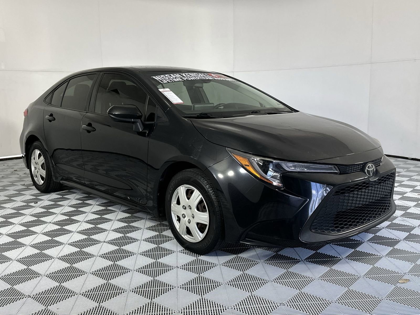 Used 2021 Toyota Corolla LE w/ LE Convenience Package FWD image 2