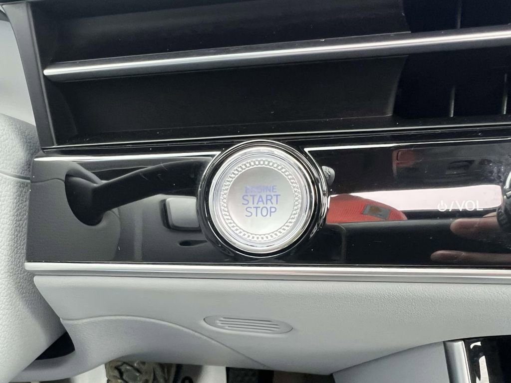 Certified 2026 Genesis GV70 2.5T Advanced image 30
