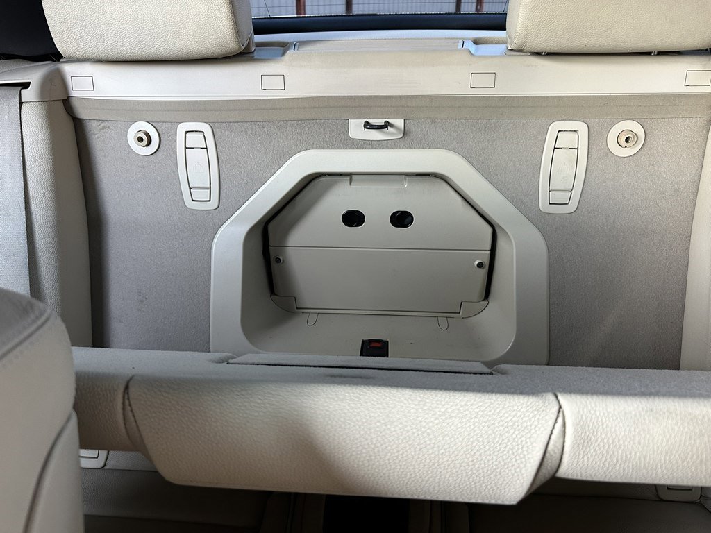 Used 2009 BMW 335i Convertible w/ Premium Pkg image 28