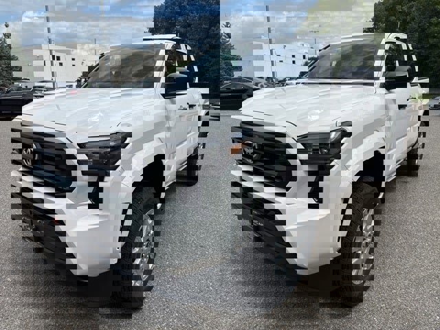 Used 2025 Toyota Tacoma SR image 4