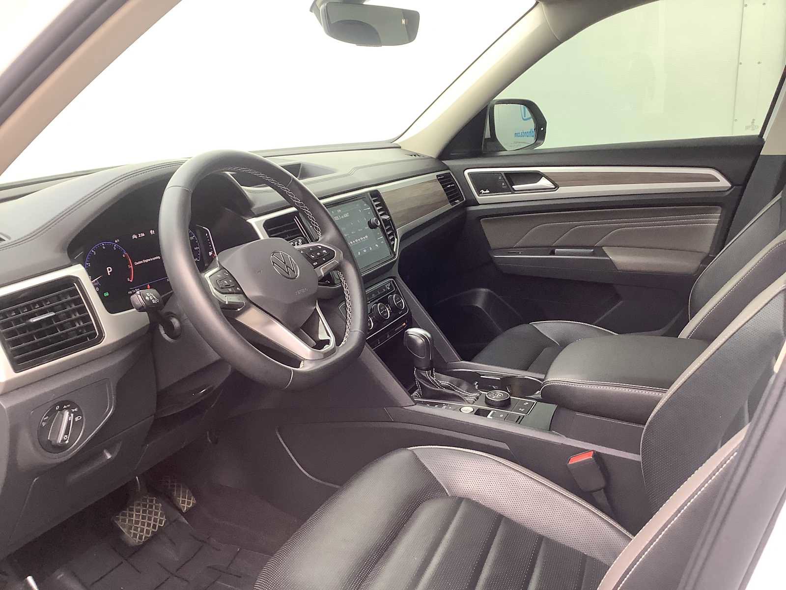 Used 2021 Volkswagen Atlas SEL Premium image 3