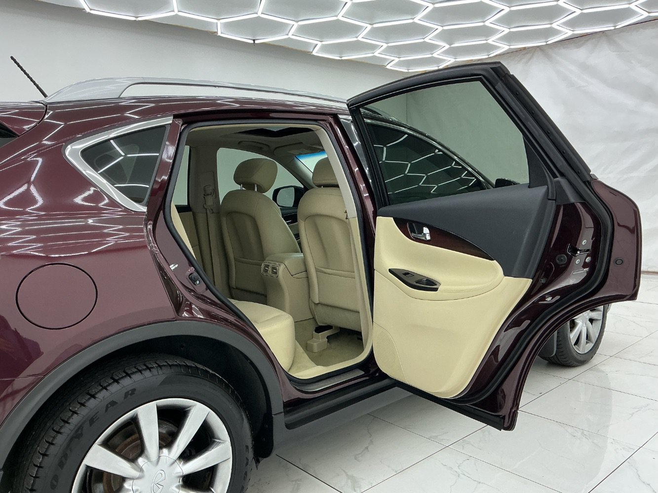 Used 2016 INFINITI QX50 AWD w/ Premium Package image 23