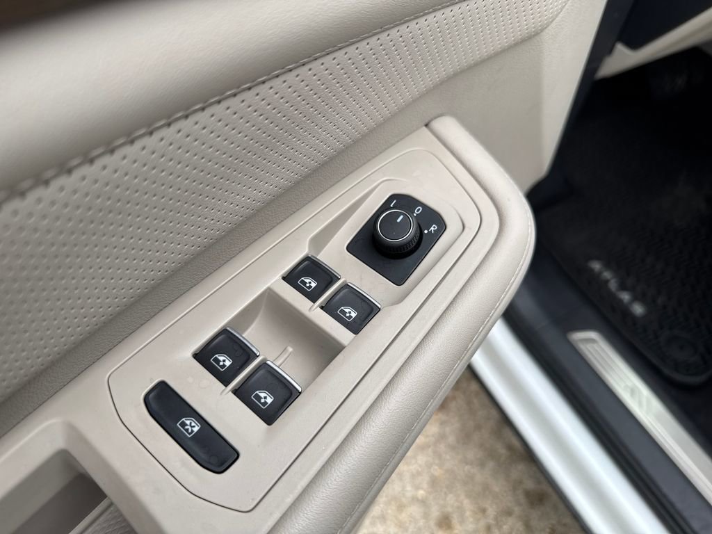Used 2024 Volkswagen Atlas SE image 13