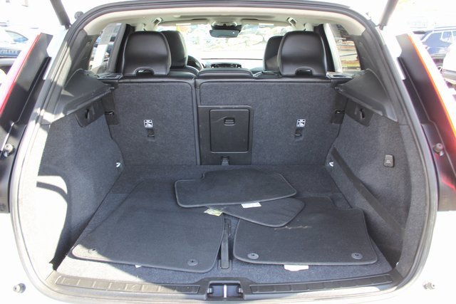 Used 2019 Volvo XC40 T5 Momentum image 24