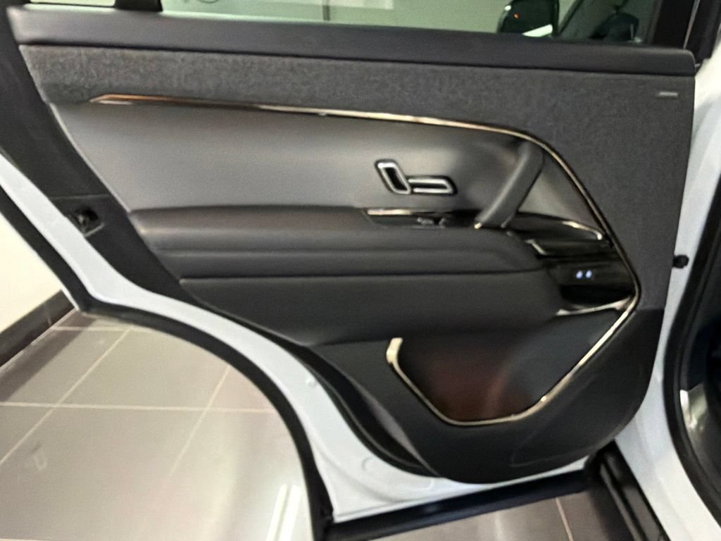 Used 2024 Land Rover Range Rover Sport SE AWD/4WD image 32