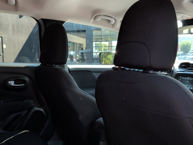 Used 2020 Jeep Renegade Latitude FWD image 22