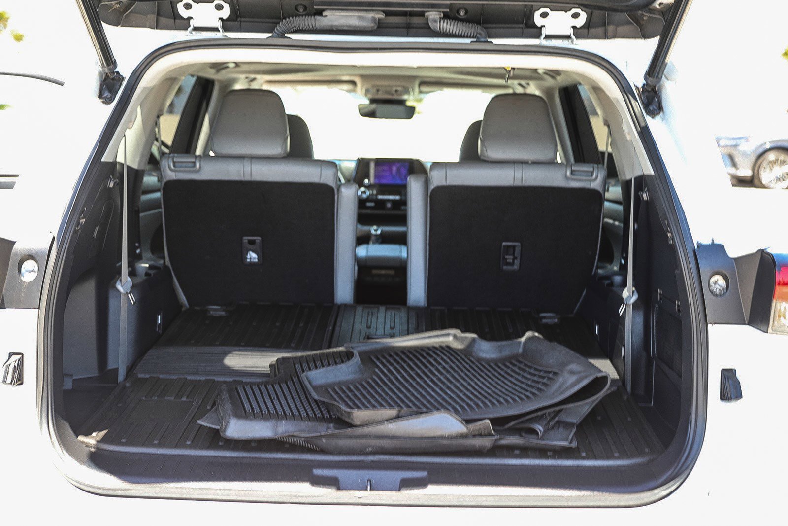 Used 2023 Toyota Highlander XLE FWD image 25