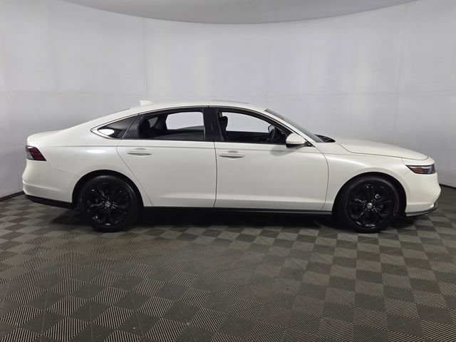 Used 2023 Honda Accord EX image 10