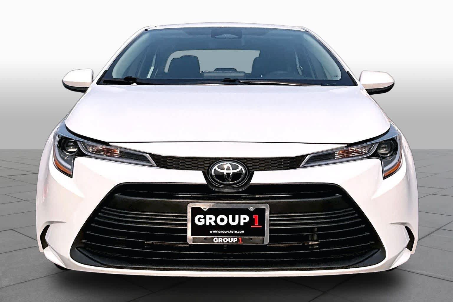 Used 2025 Toyota Corolla LE FWD image 4