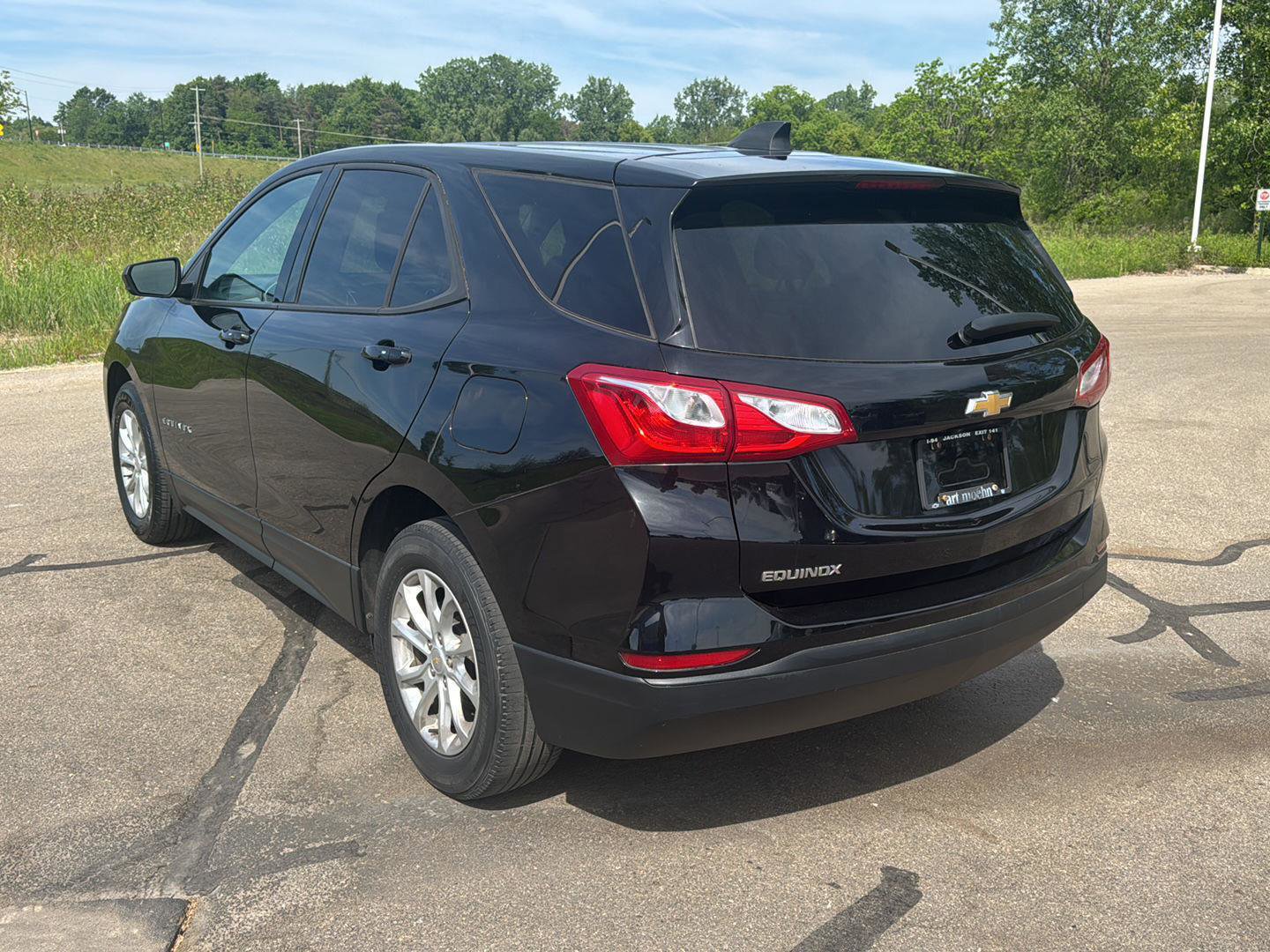 Used 2019 Chevrolet Equinox LS w/ LS Convenience Package FWD image 3