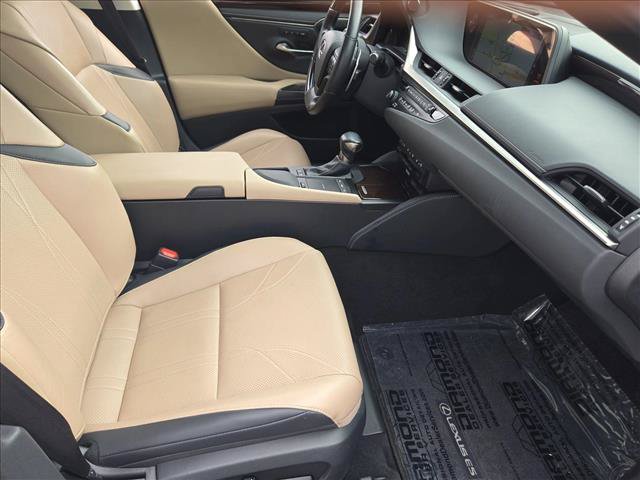 Used 2019 Lexus ES 300h w/ Accessory Package 2 FWD image 22