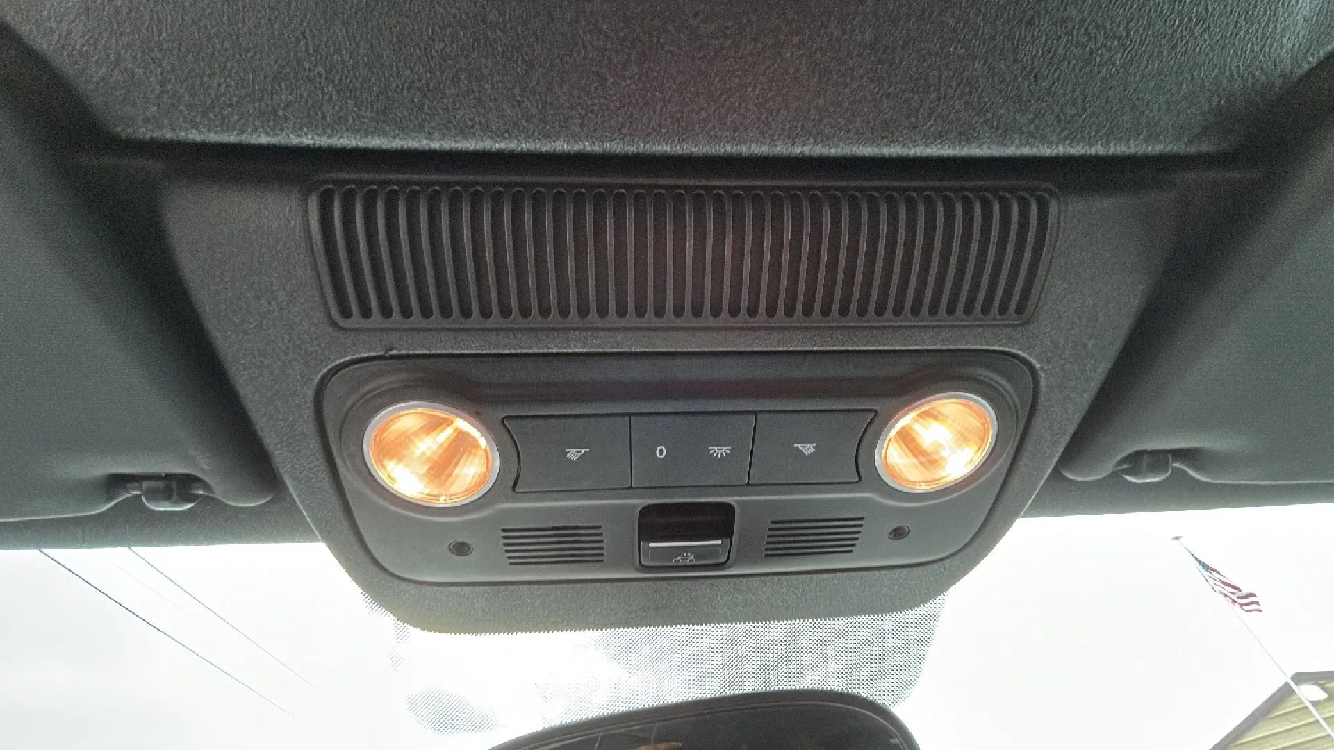 Used 2013 Volkswagen Beetle 2.5 image 26