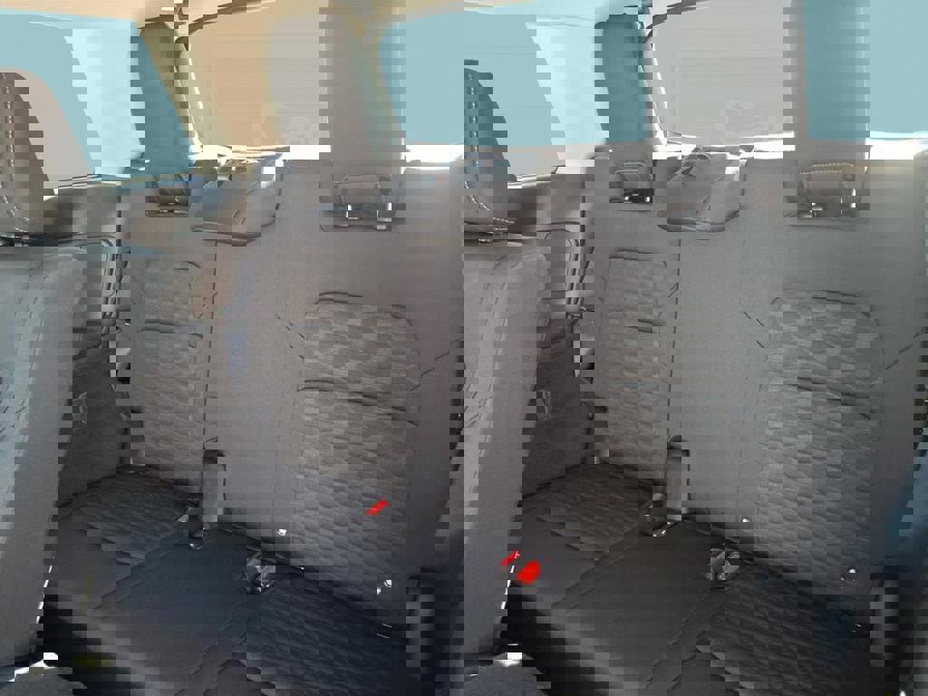 Used 2025 Nissan Pathfinder S image 4