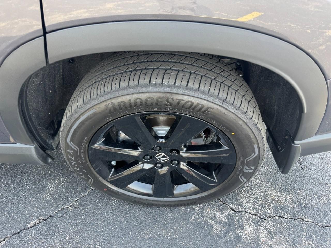 Certified 2025 Honda Pilot Black Edition image 7